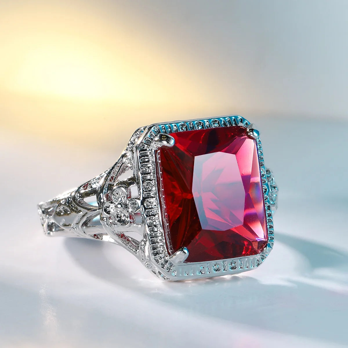 Anello nuziale da donna intagliato a fiori cavi